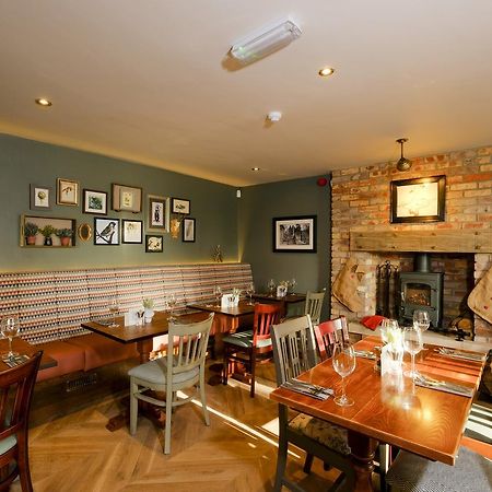 The Saracens Head Bed & Breakfast Стафорд Екстериор снимка