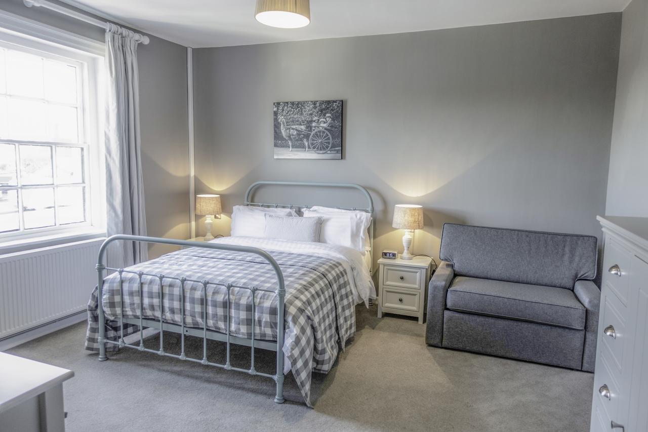 The Saracens Head Bed & Breakfast Стафорд Екстериор снимка